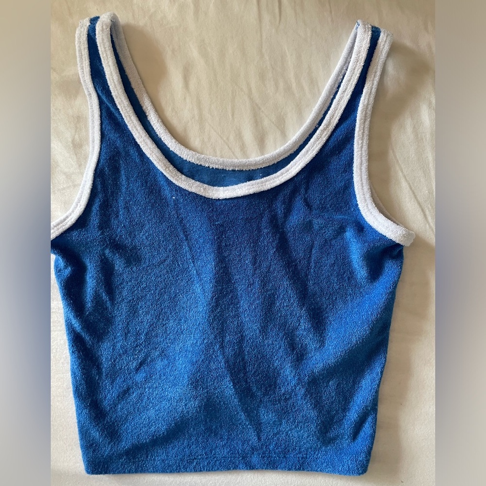 Size small. Hollister beach towel top. Never worn.